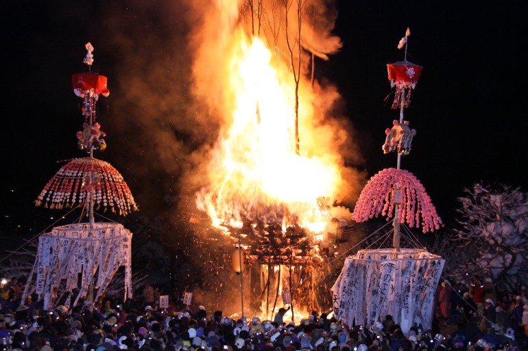 野沢温泉の道祖神祭り  Dosojin Fire Festival